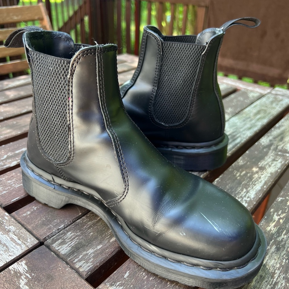Dr. Martens 2976 MONO SMOOTH LEATHER CHELSEA BOOTS
